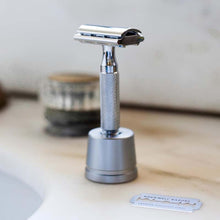 Load image into Gallery viewer, Old Base Razor